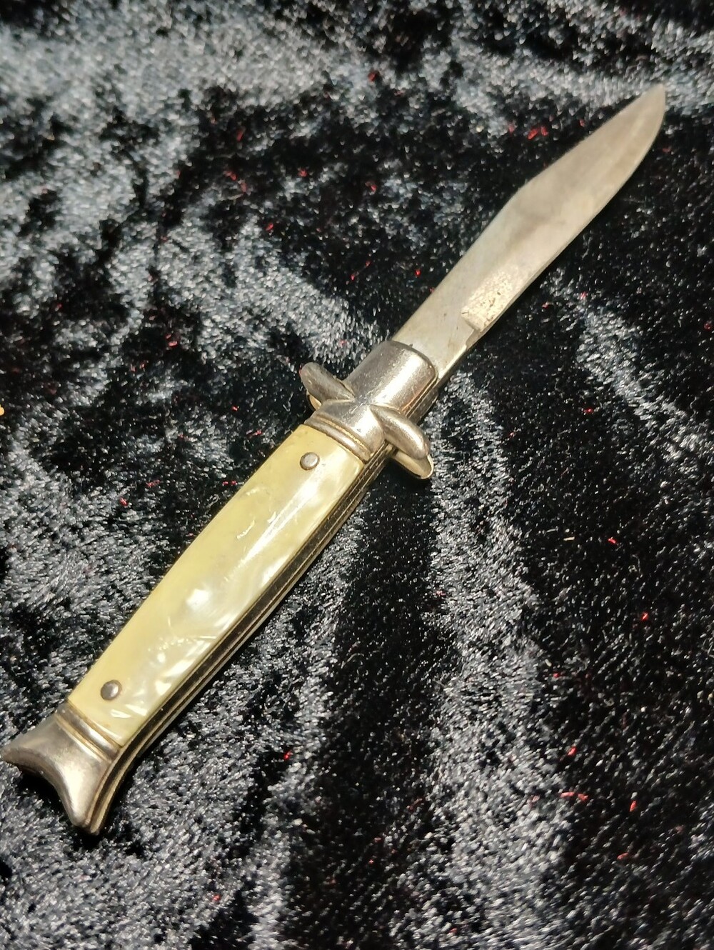Vintage Pearl-Effect Pocket Knife with Silver Tone Bolsters